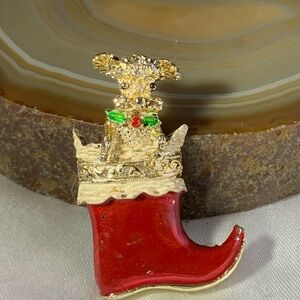VINTAGE CHRISTMAS GERRYS POODLE PUPPY IN SANTA BOOT BROOCH